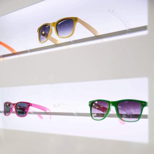 Wall display cabinet with lockable acrylic doors. Integrated horizontal frame display system.