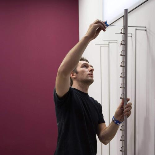 Simple frame display rod installation